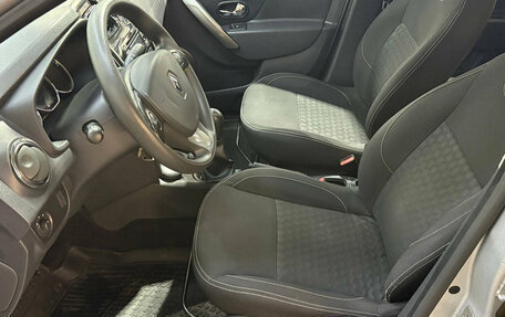 Renault Logan II, 2015 год, 650 000 рублей, 6 фотография