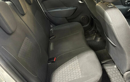 Renault Logan II, 2015 год, 650 000 рублей, 17 фотография