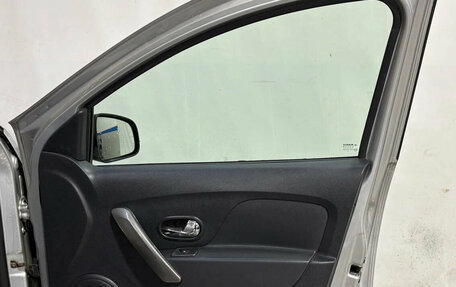 Renault Logan II, 2015 год, 650 000 рублей, 18 фотография