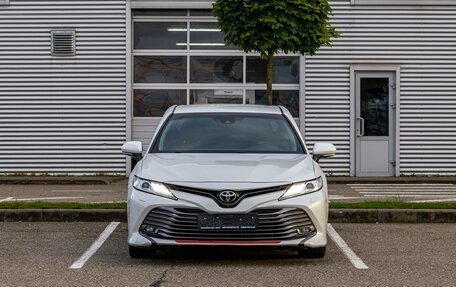 Toyota Camry, 2018 год, 2 355 000 рублей, 2 фотография