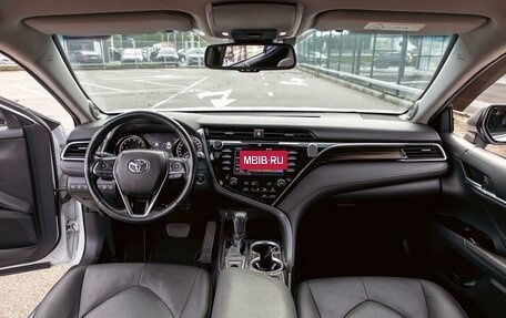 Toyota Camry, 2018 год, 2 355 000 рублей, 17 фотография