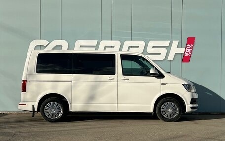 Volkswagen Caravelle T6 рестайлинг, 2016 год, 2 570 000 рублей, 5 фотография