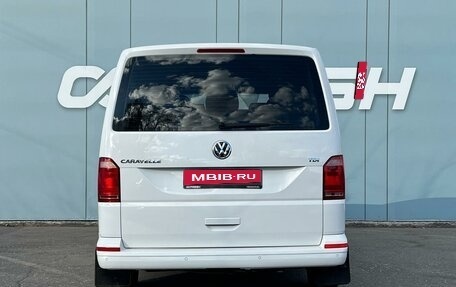 Volkswagen Caravelle T6 рестайлинг, 2016 год, 2 570 000 рублей, 4 фотография