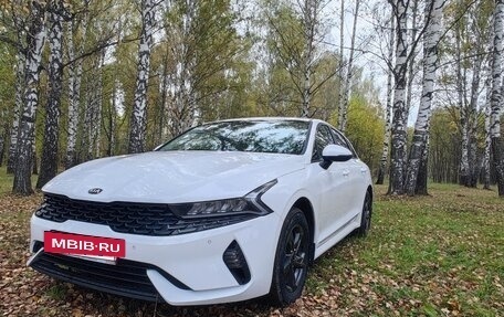KIA K5, 2021 год, 1 850 000 рублей, 2 фотография