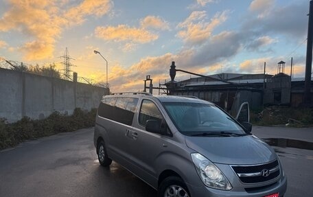 Hyundai Grand Starex Grand Starex I рестайлинг 2, 2011 год, 1 600 000 рублей, 1 фотография