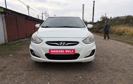 Hyundai Solaris II рестайлинг, 2012 год, 670 000 рублей, 5 фотография