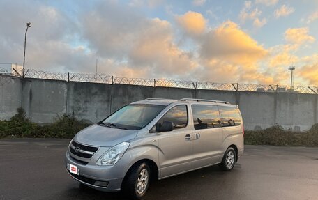 Hyundai Grand Starex Grand Starex I рестайлинг 2, 2011 год, 1 600 000 рублей, 2 фотография