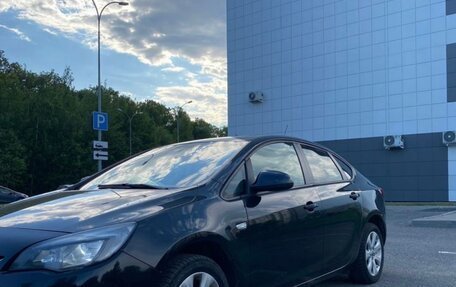 Opel Astra J, 2013 год, 700 000 рублей, 3 фотография