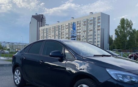 Opel Astra J, 2013 год, 700 000 рублей, 2 фотография