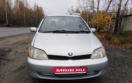 Toyota Platz, 2001 год, 255 000 рублей, 2 фотография