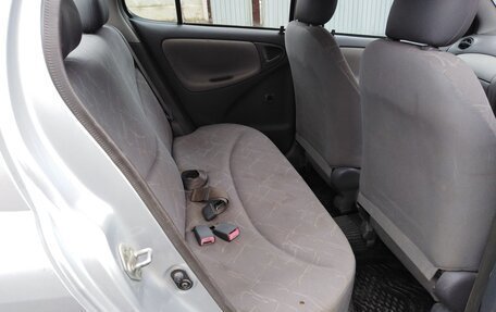 Toyota Platz, 2001 год, 255 000 рублей, 9 фотография