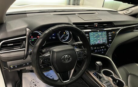 Toyota Camry, 2017 год, 2 490 000 рублей, 10 фотография