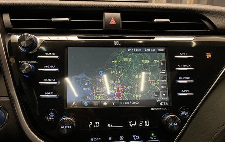 Toyota Camry, 2017 год, 2 490 000 рублей, 26 фотография