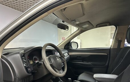 Mitsubishi Outlander III рестайлинг 3, 2013 год, 1 110 000 рублей, 9 фотография