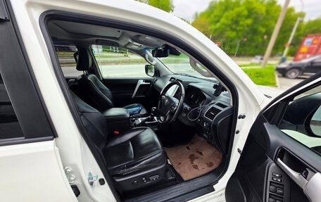 Toyota Land Cruiser Prado 150 рестайлинг 2, 2018 год, 3 950 000 рублей, 16 фотография