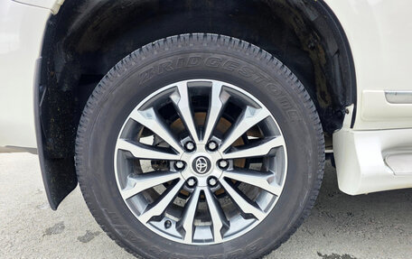 Toyota Land Cruiser Prado 150 рестайлинг 2, 2018 год, 3 950 000 рублей, 24 фотография