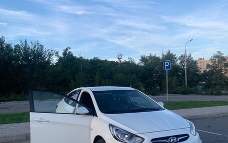 Hyundai Solaris II рестайлинг, 2012 год, 750 000 рублей, 4 фотография