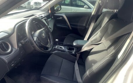 Toyota RAV4, 2017 год, 1 900 000 рублей, 4 фотография