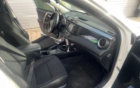 Toyota RAV4, 2017 год, 1 900 000 рублей, 6 фотография