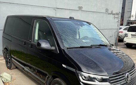 Volkswagen Multivan T6 рестайлинг, 2021 год, 7 600 000 рублей, 2 фотография