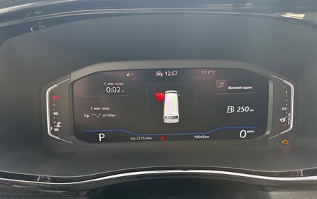 Volkswagen Multivan T6 рестайлинг, 2021 год, 7 600 000 рублей, 7 фотография