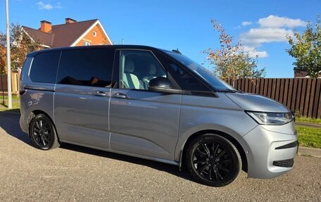 Volkswagen Multivan, 2022 год, 6 800 000 рублей, 3 фотография