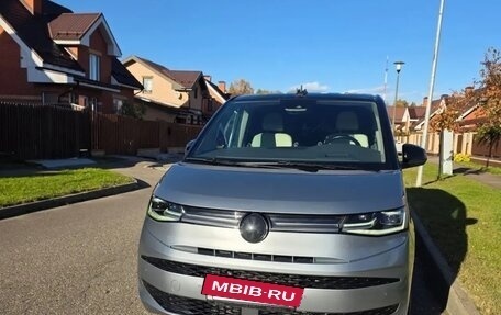 Volkswagen Multivan, 2022 год, 6 800 000 рублей, 4 фотография