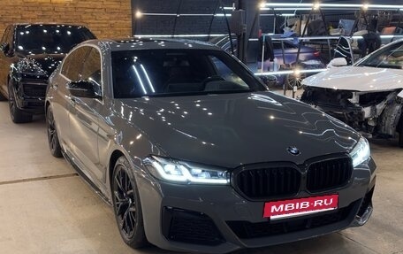 BMW 5 серия, 2022 год, 4 890 000 рублей, 2 фотография