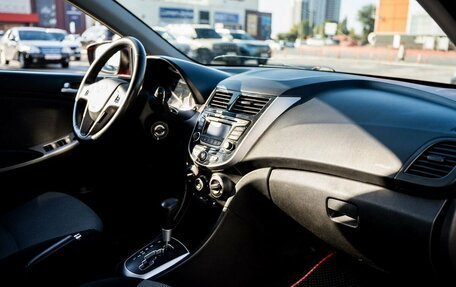 Hyundai Solaris II рестайлинг, 2014 год, 980 000 рублей, 25 фотография