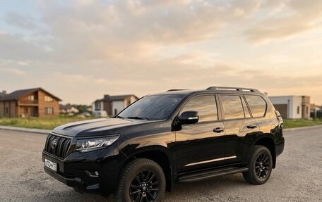 Toyota Land Cruiser Prado 150 рестайлинг 2, 2022 год, 8 050 000 рублей, 4 фотография