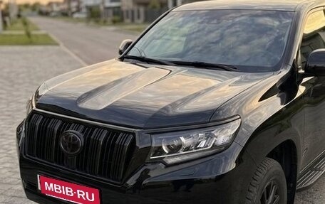 Toyota Land Cruiser Prado 150 рестайлинг 2, 2022 год, 8 050 000 рублей, 2 фотография