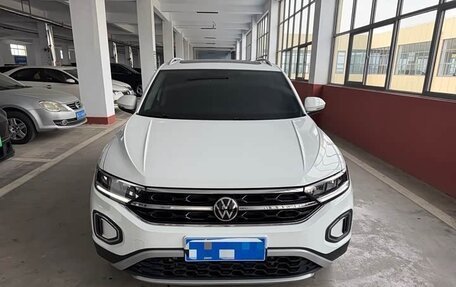 Volkswagen T-Roc I, 2023 год, 1 740 800 рублей, 2 фотография