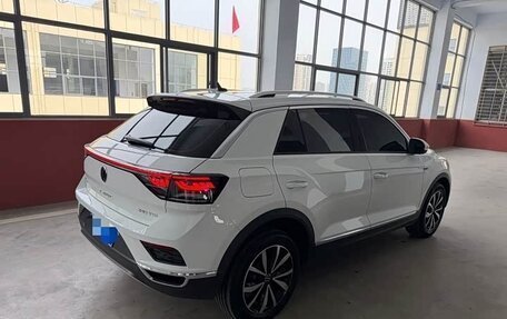 Volkswagen T-Roc I, 2023 год, 1 740 800 рублей, 6 фотография