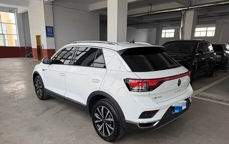 Volkswagen T-Roc I, 2023 год, 1 740 800 рублей, 4 фотография