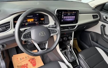 Volkswagen T-Roc I, 2023 год, 1 740 800 рублей, 8 фотография
