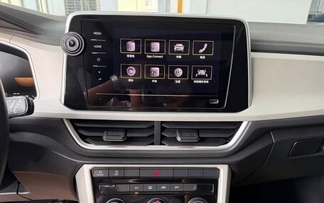 Volkswagen T-Roc I, 2023 год, 1 740 800 рублей, 12 фотография