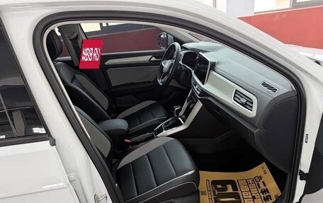 Volkswagen T-Roc I, 2023 год, 1 740 800 рублей, 13 фотография