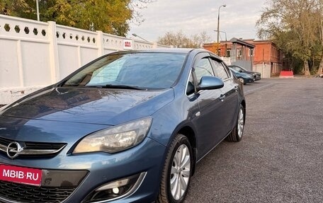 Opel Astra J, 2013 год, 690 000 рублей, 1 фотография