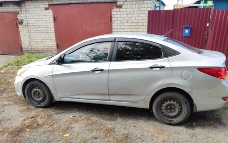 Hyundai Solaris II рестайлинг, 2011 год, 475 000 рублей, 2 фотография