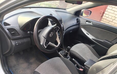 Hyundai Solaris II рестайлинг, 2011 год, 475 000 рублей, 5 фотография