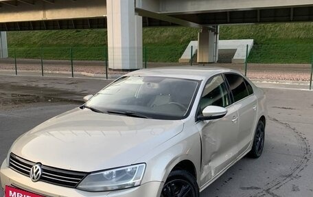 Volkswagen Jetta VI, 2013 год, 599 000 рублей, 2 фотография