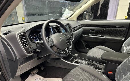 Mitsubishi Outlander III рестайлинг 3, 2022 год, 2 900 000 рублей, 4 фотография