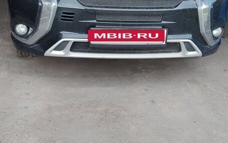 Mitsubishi Outlander III рестайлинг 3, 2022 год, 2 900 000 рублей, 7 фотография
