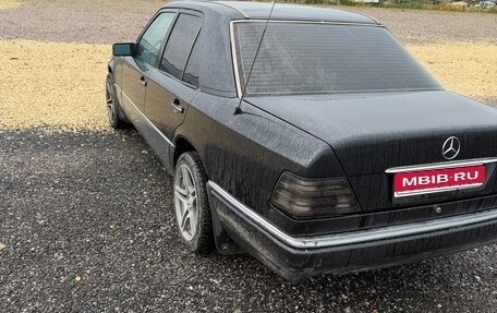 Mercedes-Benz E-Класс, 1995 год, 300 000 рублей, 1 фотография