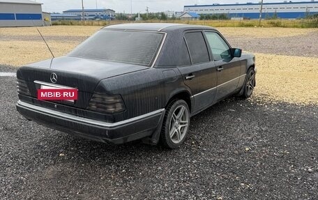 Mercedes-Benz E-Класс, 1995 год, 300 000 рублей, 2 фотография