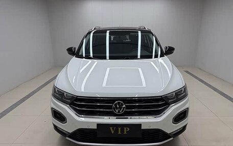 Volkswagen T-Roc I, 2022 год, 1 650 000 рублей, 2 фотография