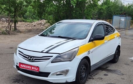 Hyundai Solaris II рестайлинг, 2016 год, 345 000 рублей, 1 фотография