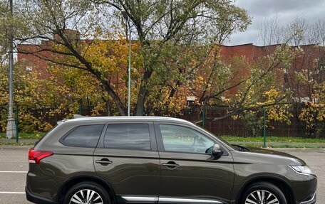 Mitsubishi Outlander III рестайлинг 3, 2021 год, 1 980 000 рублей, 4 фотография