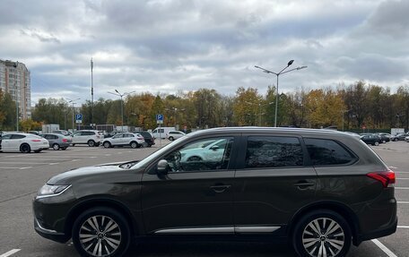 Mitsubishi Outlander III рестайлинг 3, 2021 год, 1 980 000 рублей, 8 фотография