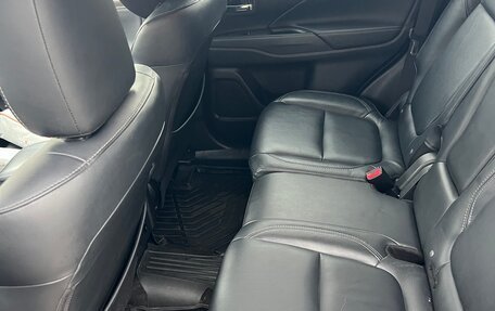 Mitsubishi Outlander III рестайлинг 3, 2021 год, 1 980 000 рублей, 9 фотография
